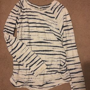 Long sleeve maternity shirt